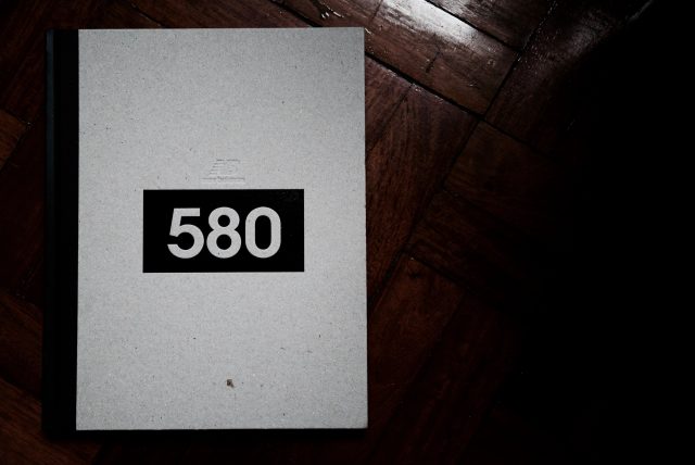new-balance-580-20th-anniversary-book-001